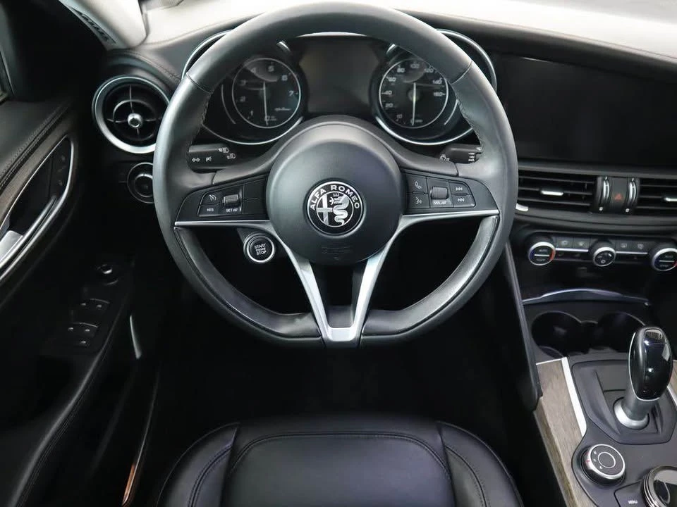 2017 Alfa Romeo Giulia - Image 9 of 20