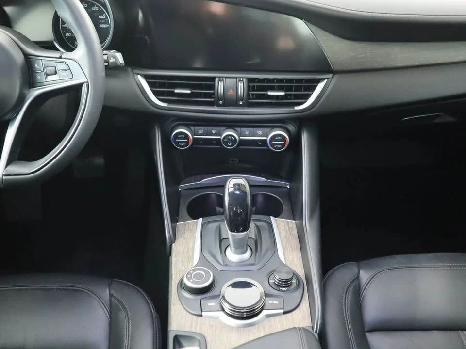 2017 Alfa Romeo Giulia - Image 13 of 20