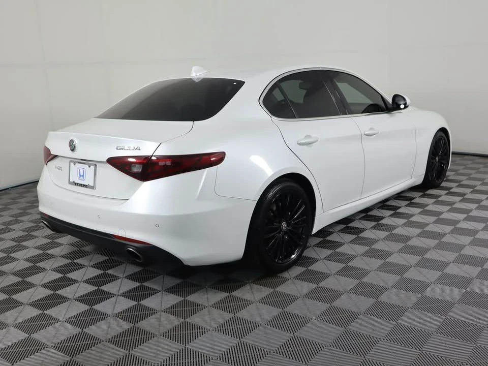 2017 Alfa Romeo Giulia - Image 4 of 20