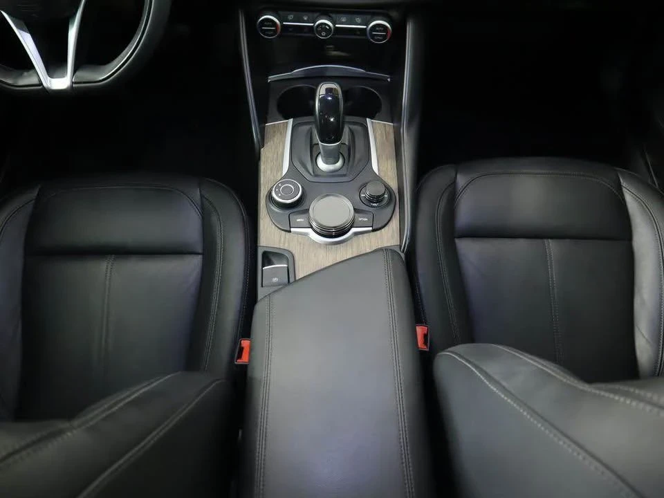 2017 Alfa Romeo Giulia - Image 14 of 20
