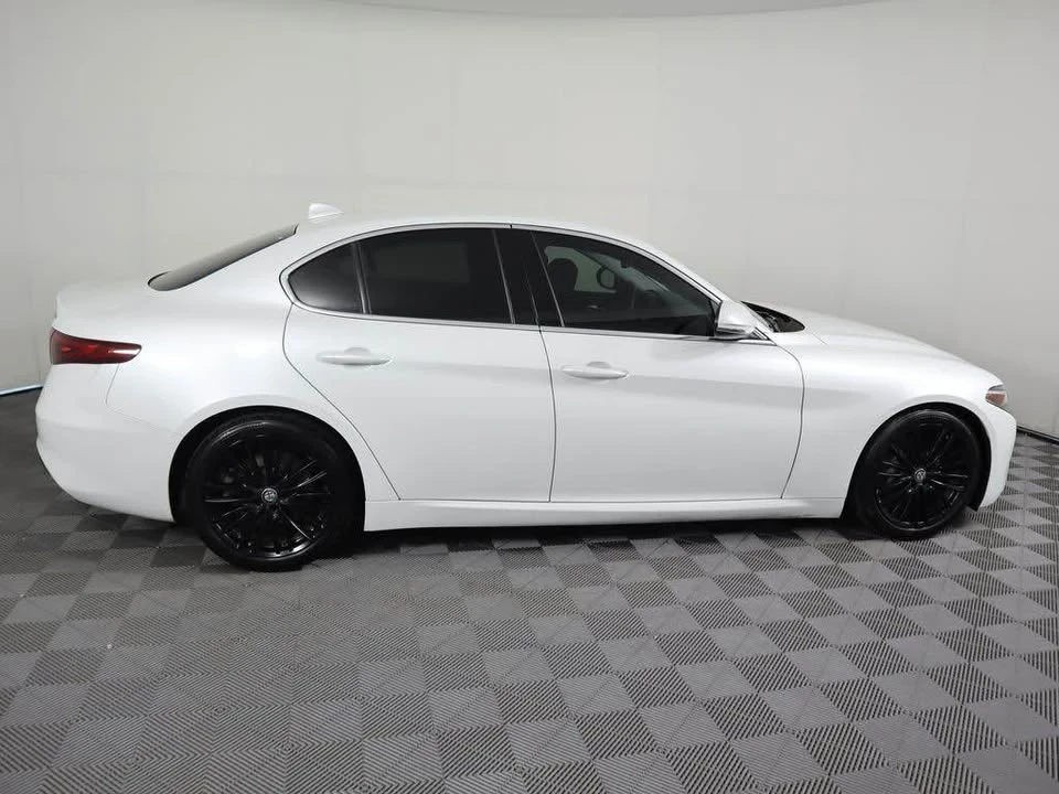 2017 Alfa Romeo Giulia - Image 2 of 20