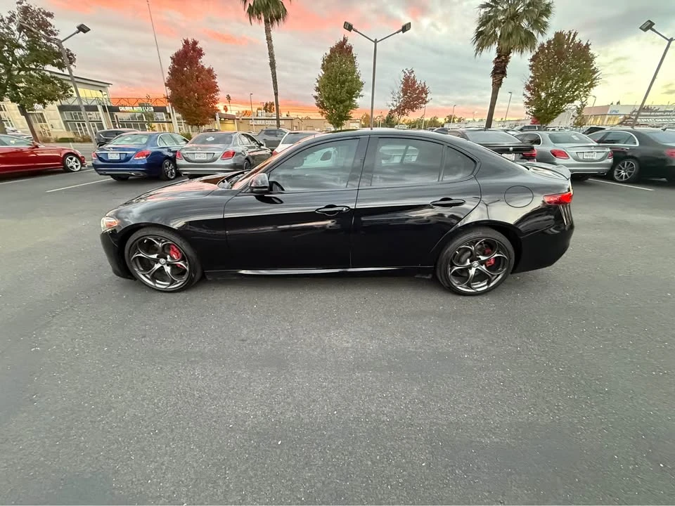2017 Alfa Romeo Giulia - Image 8 of 20