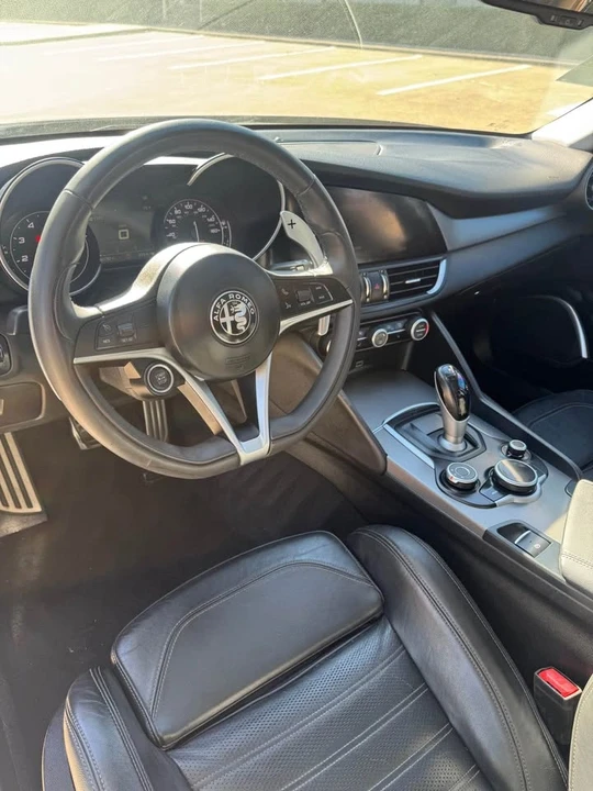 2017 Alfa Romeo Giulia - Image 7 of 10