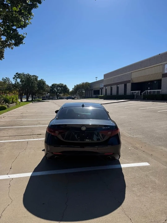 2017 Alfa Romeo Giulia - Image 5 of 10