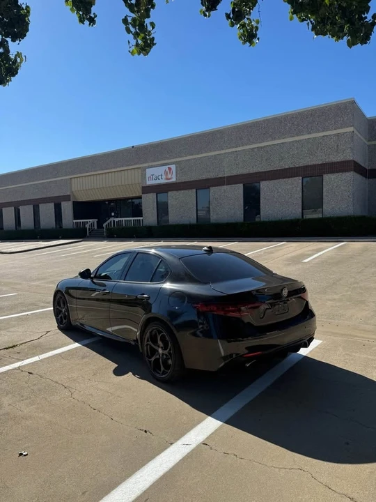 2017 Alfa Romeo Giulia - Image 4 of 10