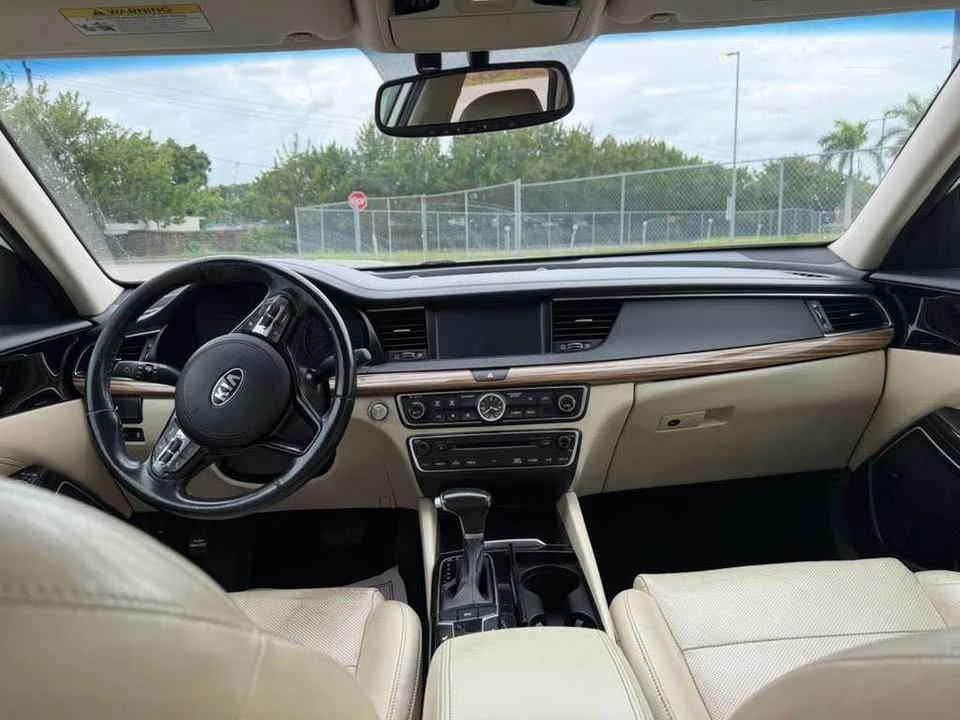 2017 Alfa Romeo Giulia - Image 11 of 13