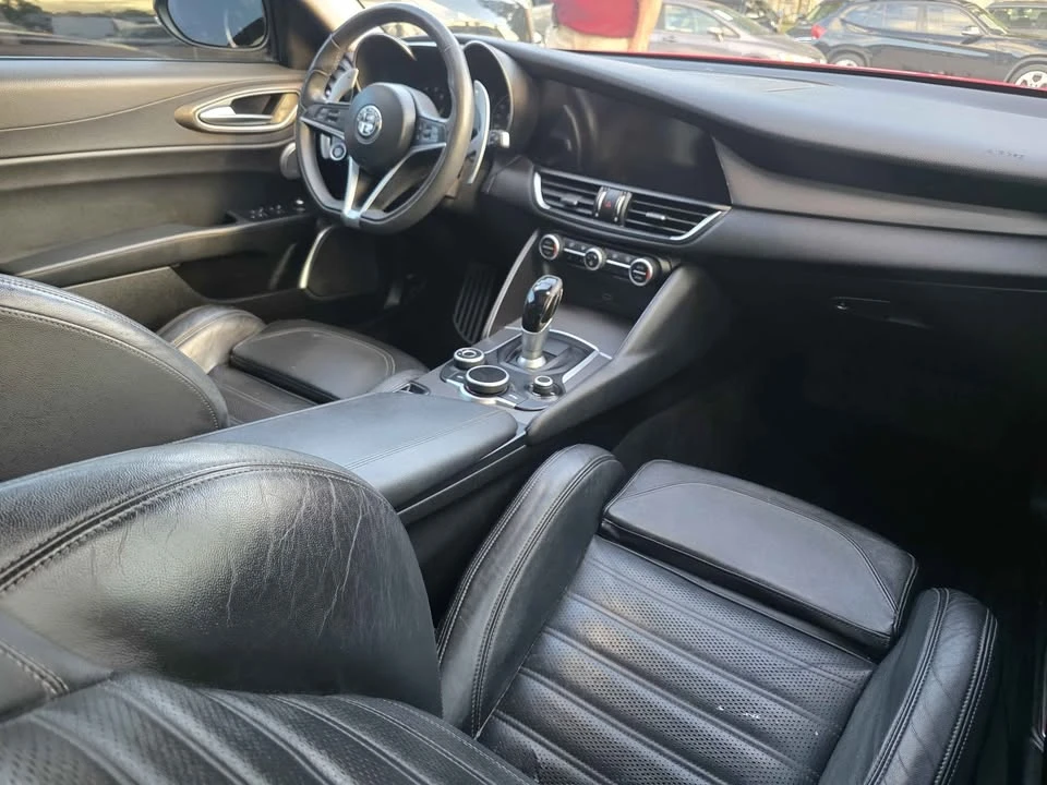 2017 Alfa Romeo Giulia - Image 9 of 13