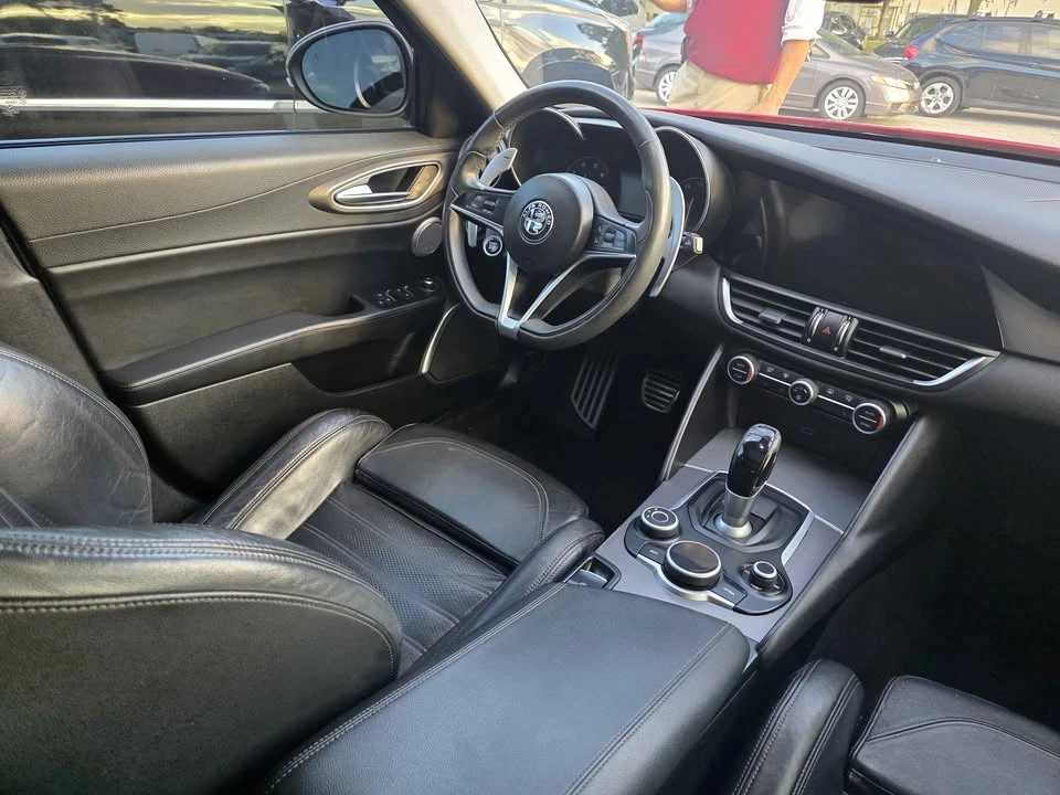 2017 Alfa Romeo Giulia - Image 11 of 13