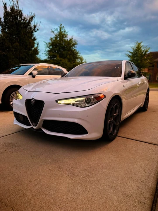 2017 Alfa Romeo Giulia - Image 3 of 5