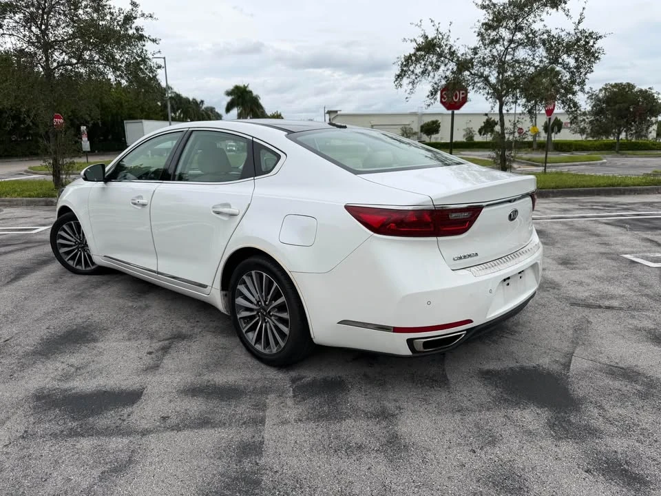 2017 Alfa Romeo Giulia - Image 7 of 13
