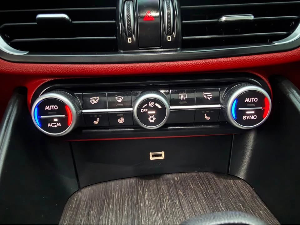 2017 Alfa Romeo Giulia - Image 18 of 20
