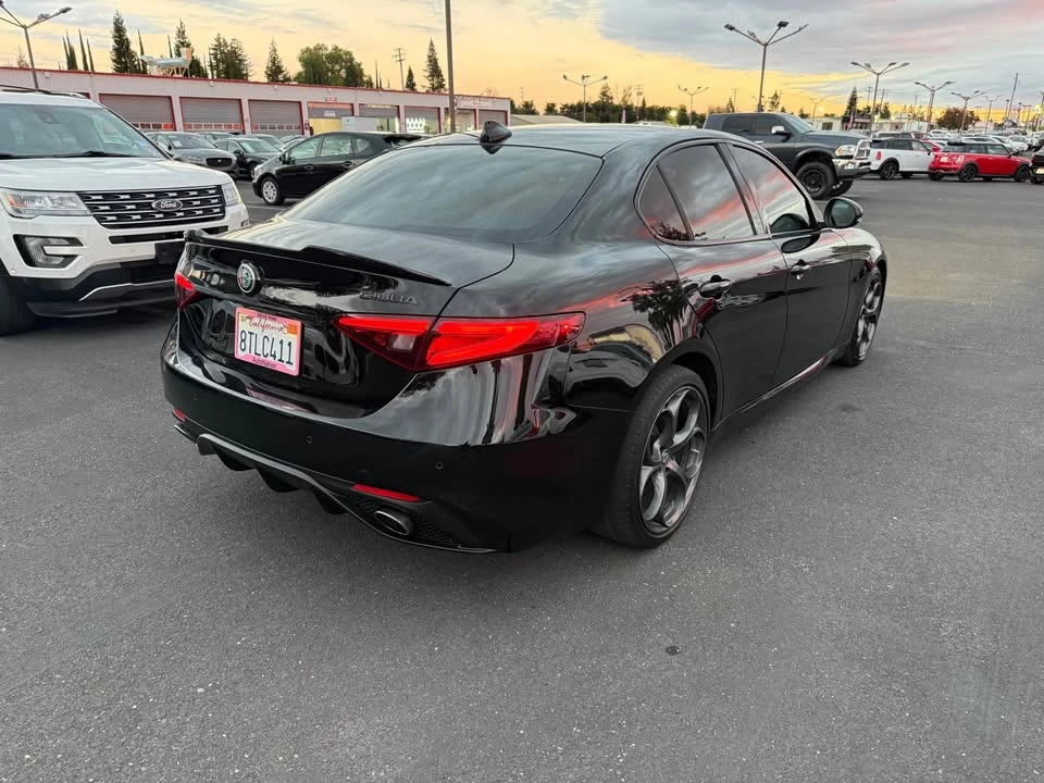 2017 Alfa Romeo Giulia - Image 5 of 20