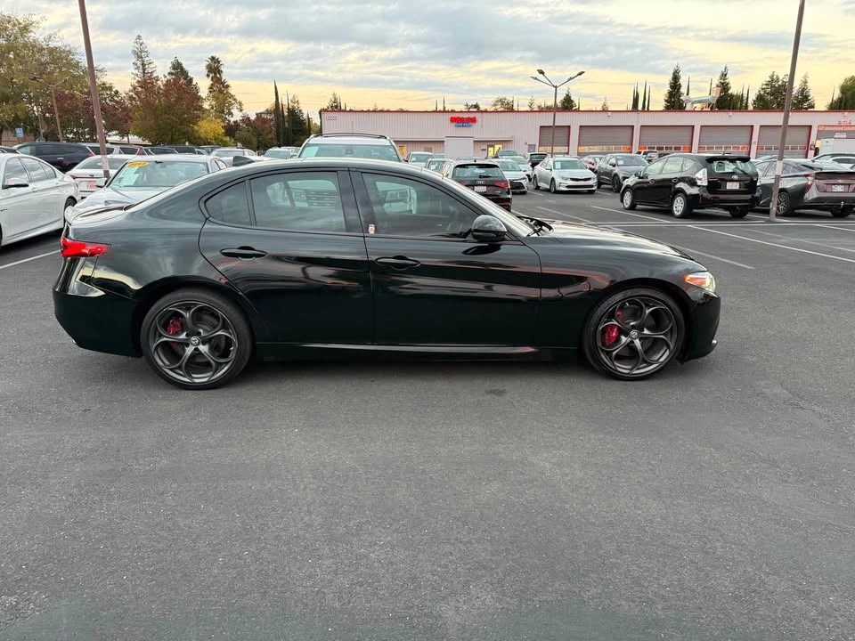 2017 Alfa Romeo Giulia - Image 4 of 20