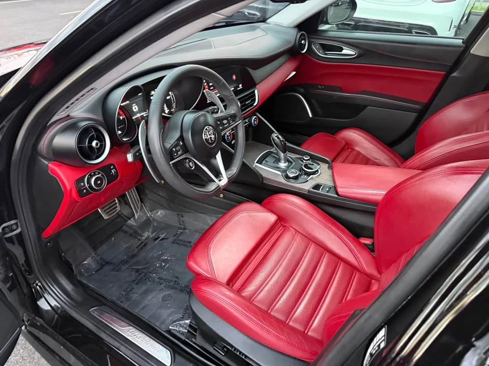2017 Alfa Romeo Giulia - Image 14 of 20