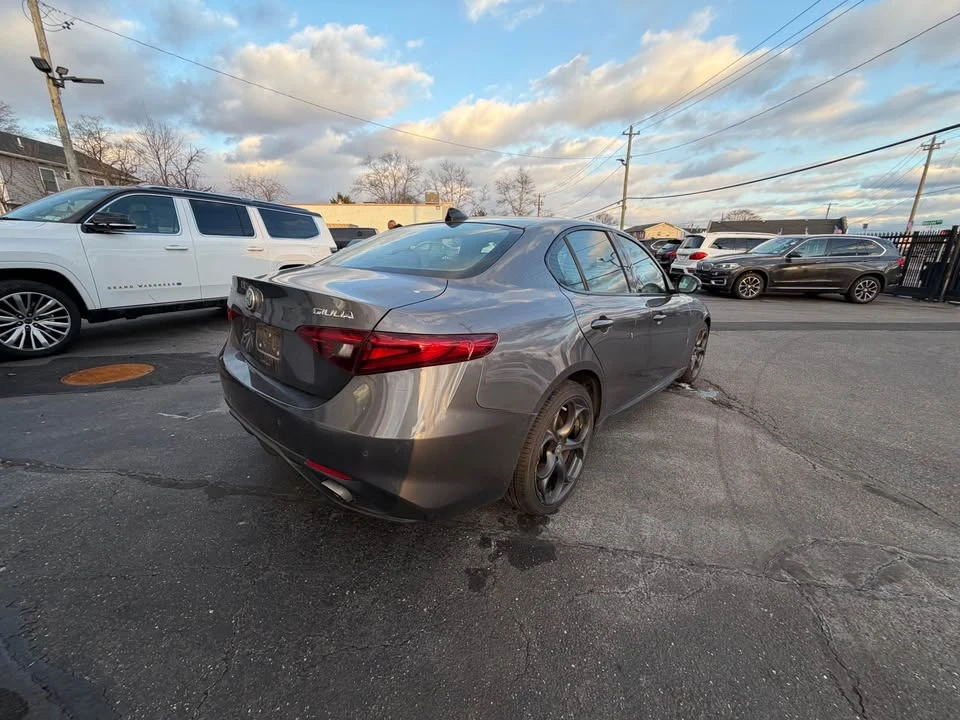 2017 Alfa Romeo Giulia - Image 5 of 12