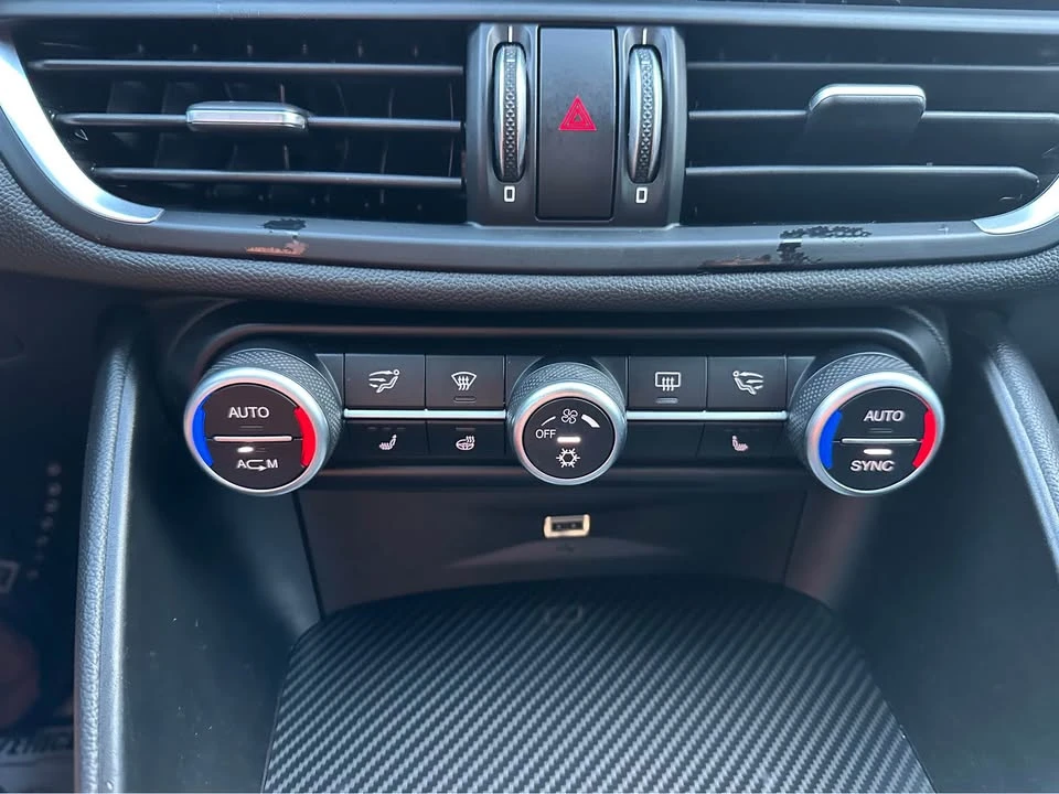 2017 Alfa Romeo Giulia - Image 10 of 17