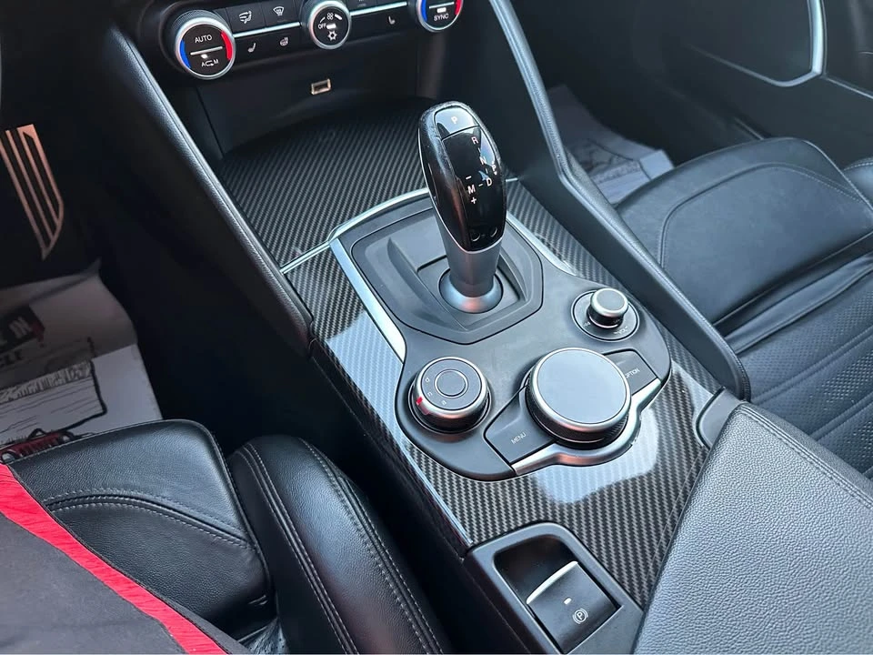 2017 Alfa Romeo Giulia - Image 9 of 17