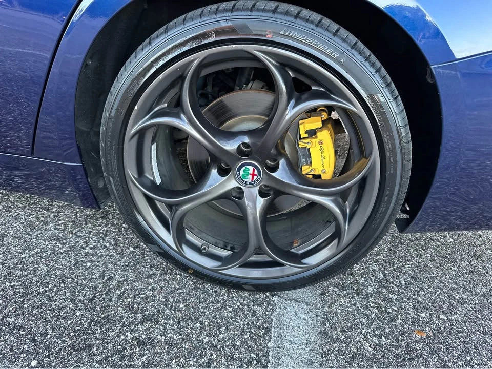 2017 Alfa Romeo Giulia - Image 16 of 17