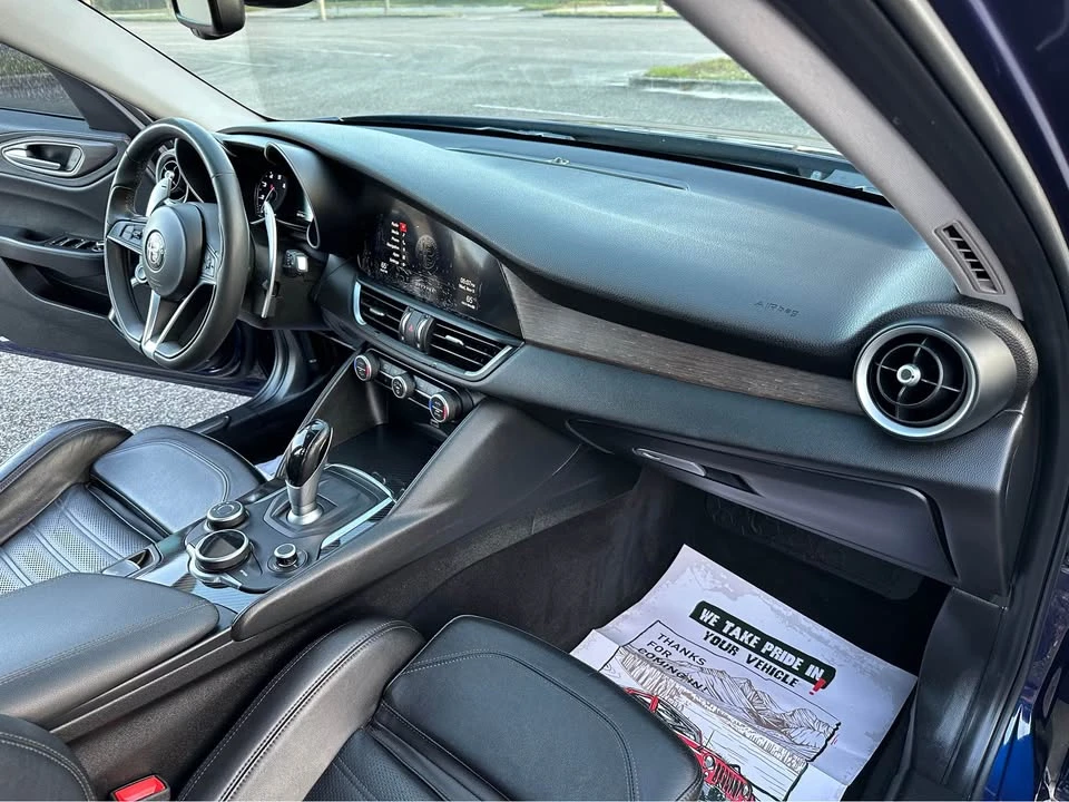 2017 Alfa Romeo Giulia - Image 14 of 17