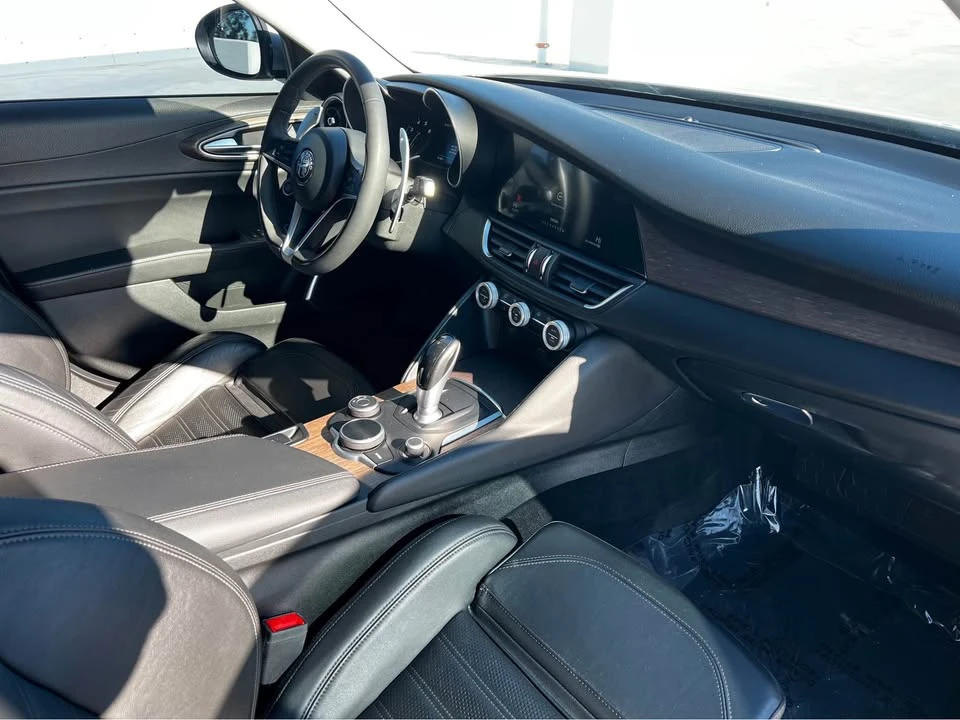 2017 Alfa Romeo Giulia - Image 12 of 14