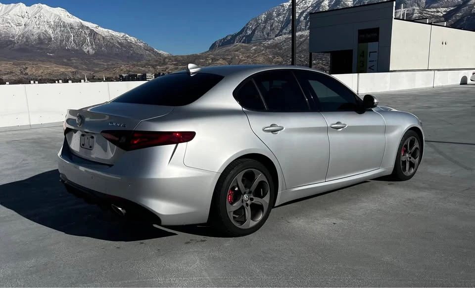 2017 Alfa Romeo Giulia - Image 5 of 14