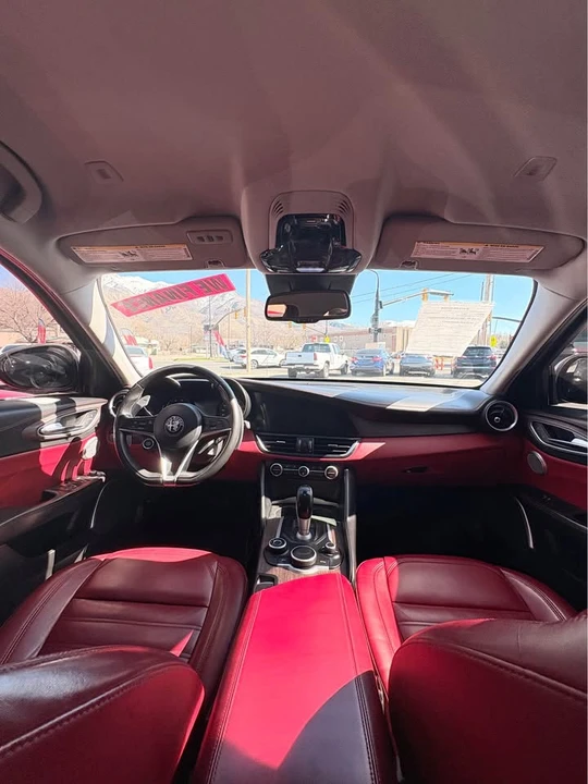2017 Alfa Romeo Giulia - Image 11 of 12