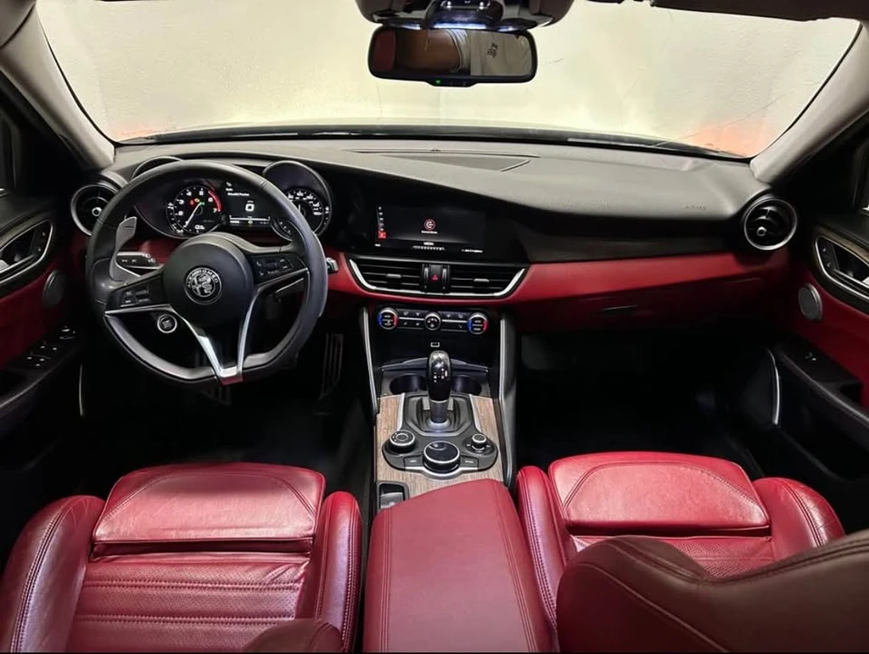 2017 Alfa Romeo Giulia - Image 5 of 6