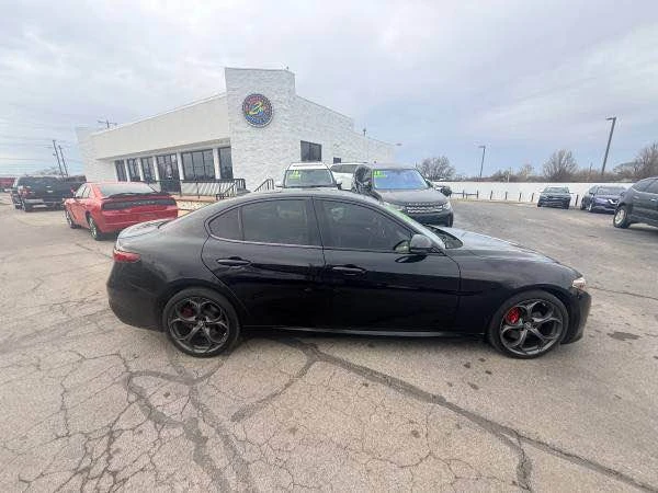 2017 Alfa Romeo Giulia - Image 8 of 12