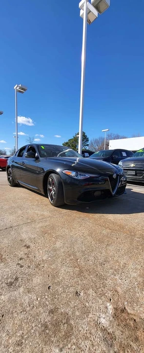2017 Alfa Romeo Giulia - Image 9 of 14