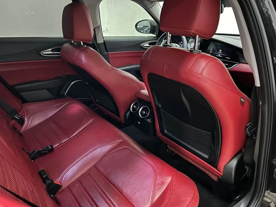 2017 Alfa Romeo Giulia - Image 7 of 8