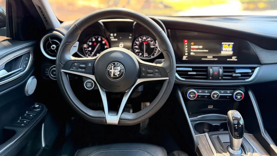 2017 Alfa Romeo Giulia - Image 4 of 9