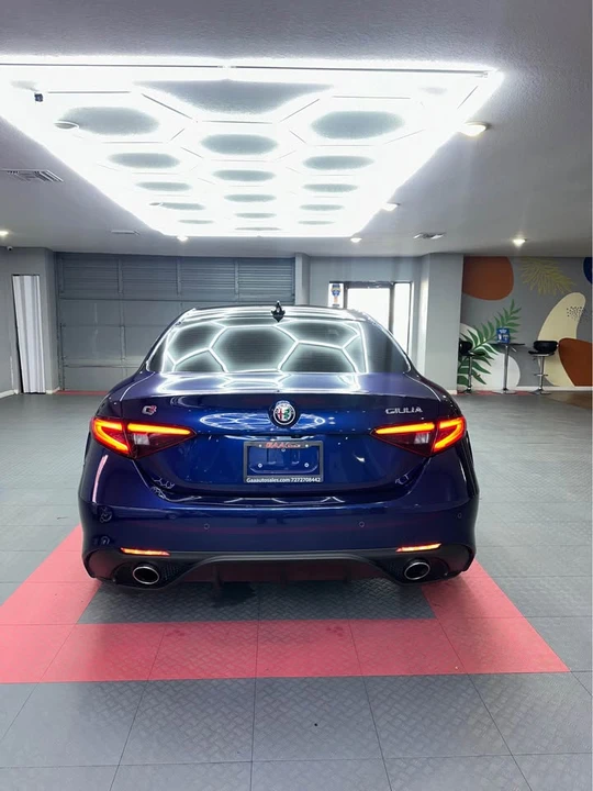 2017 Alfa Romeo Giulia - Image 7 of 20