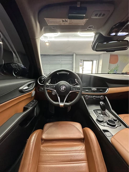 2017 Alfa Romeo Giulia - Image 18 of 20