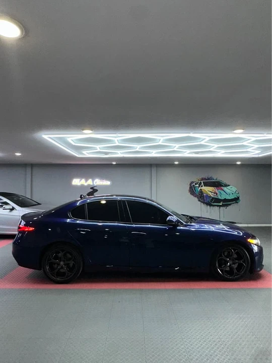 2017 Alfa Romeo Giulia - Image 8 of 20