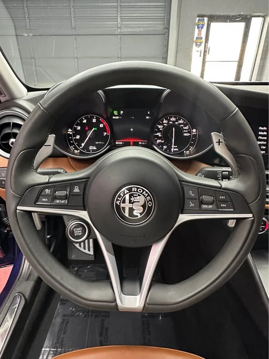 2017 Alfa Romeo Giulia - Image 11 of 20