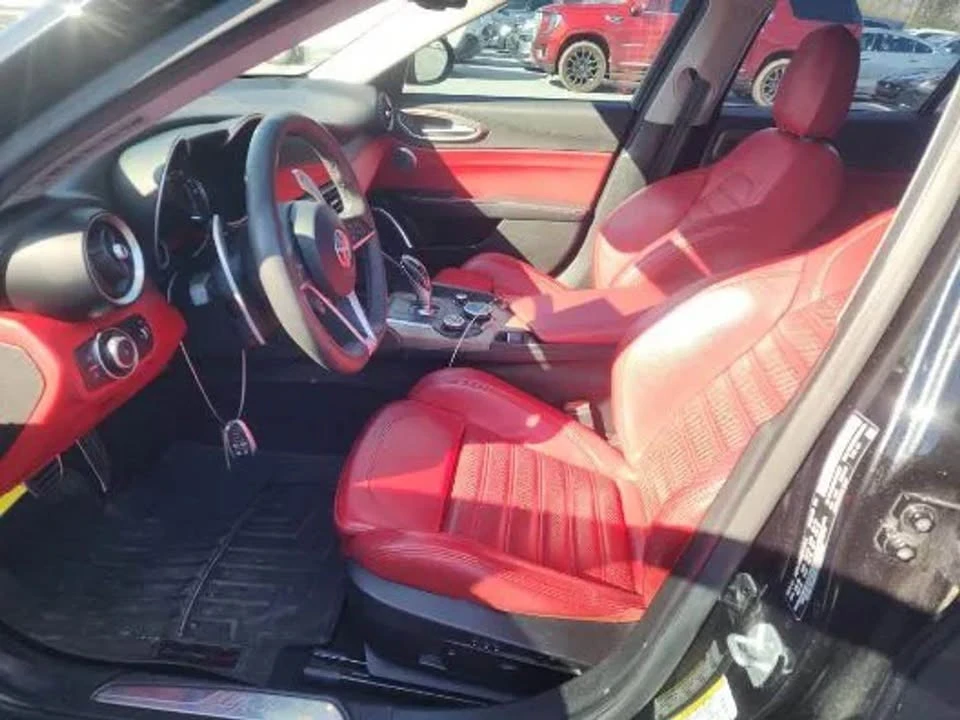 2017 Alfa Romeo Giulia - Image 4 of 10