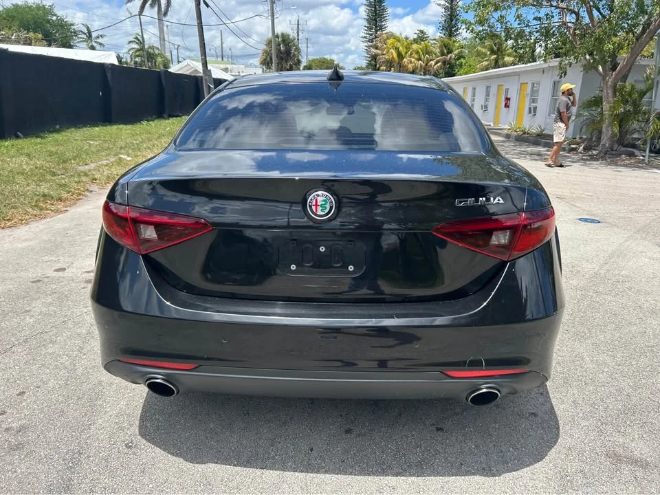 2017 Alfa Romeo Giulia - Image 5 of 13
