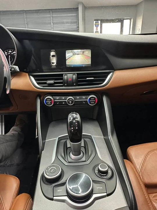 2017 Alfa Romeo Giulia - Image 8 of 15