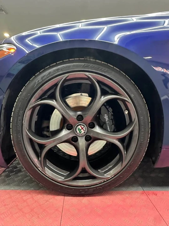 2017 Alfa Romeo Giulia - Image 15 of 15