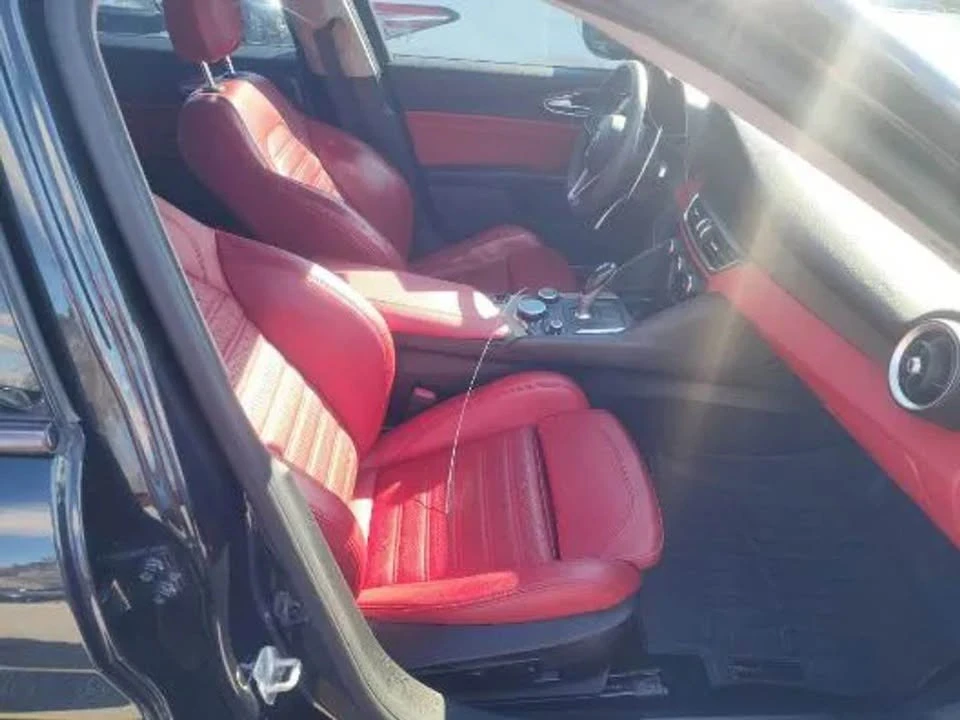 2017 Alfa Romeo Giulia - Image 5 of 10