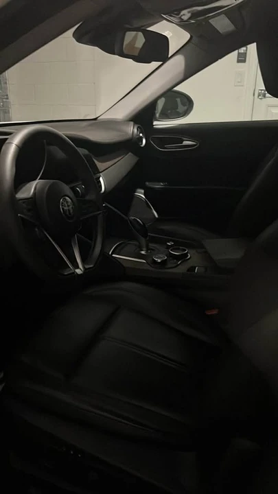 2017 Alfa Romeo Giulia - Image 5 of 11