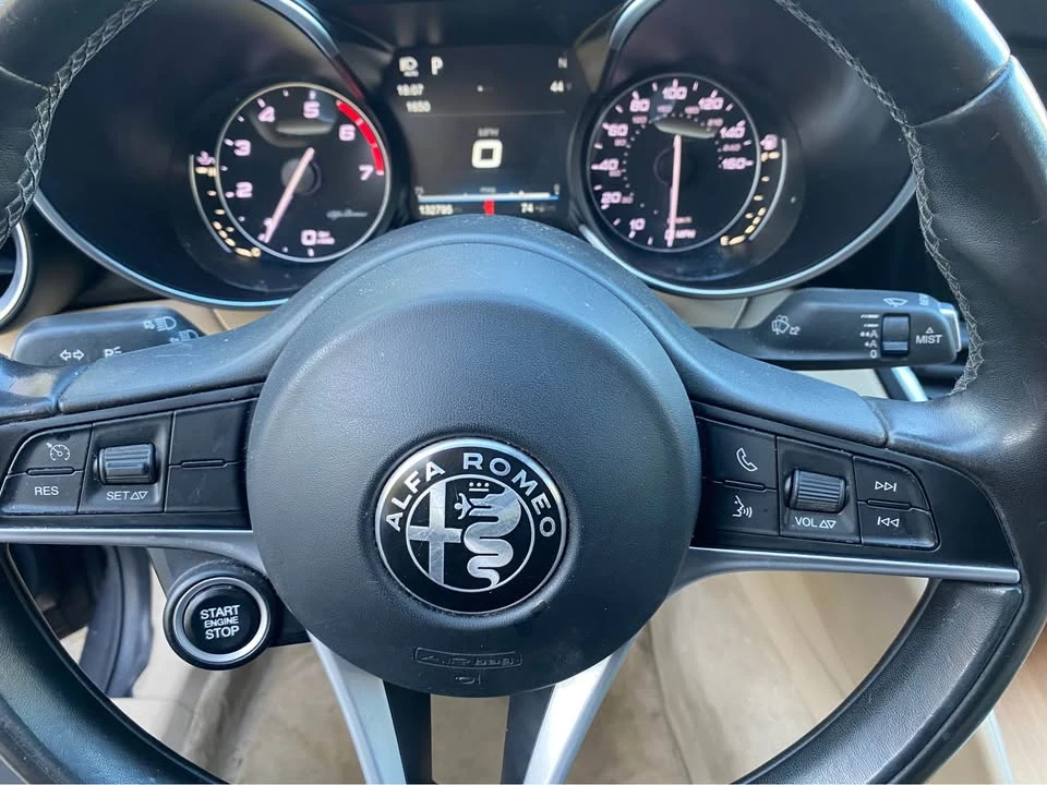2017 Alfa Romeo Giulia - Image 7 of 10