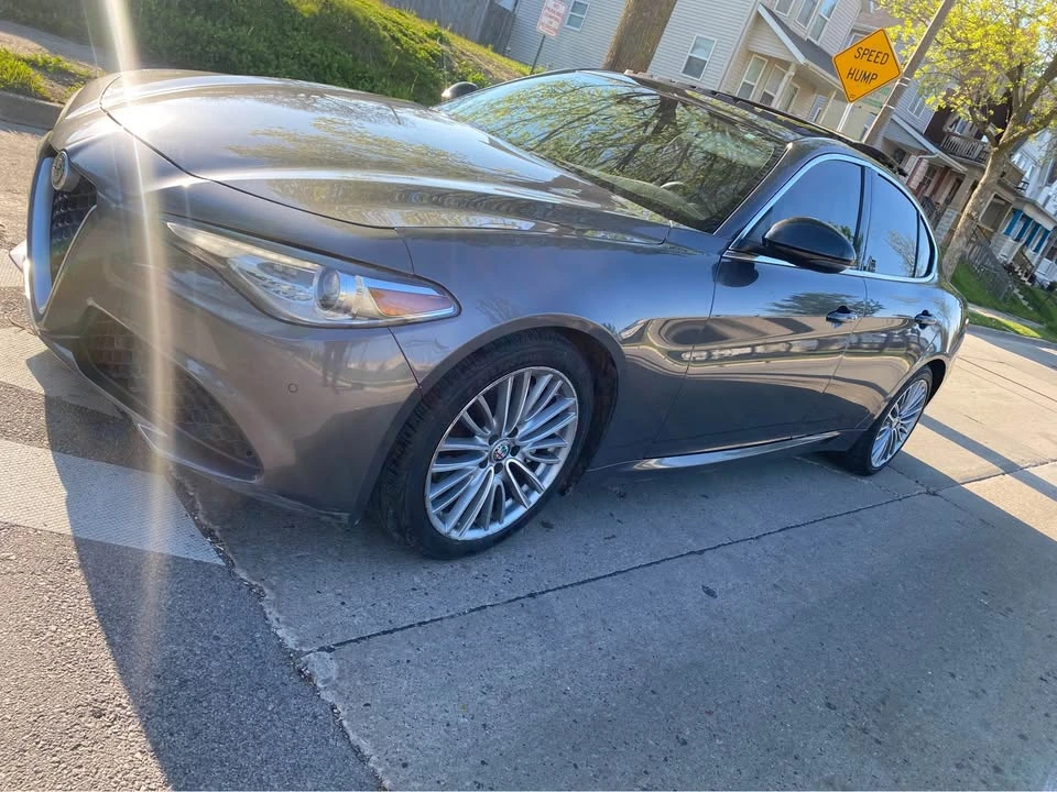 2017 Alfa Romeo Giulia - Image 5 of 10
