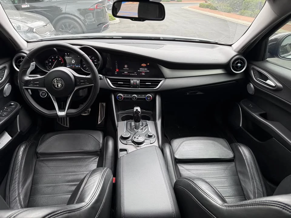 2017 Alfa Romeo Giulia - Image 10 of 16