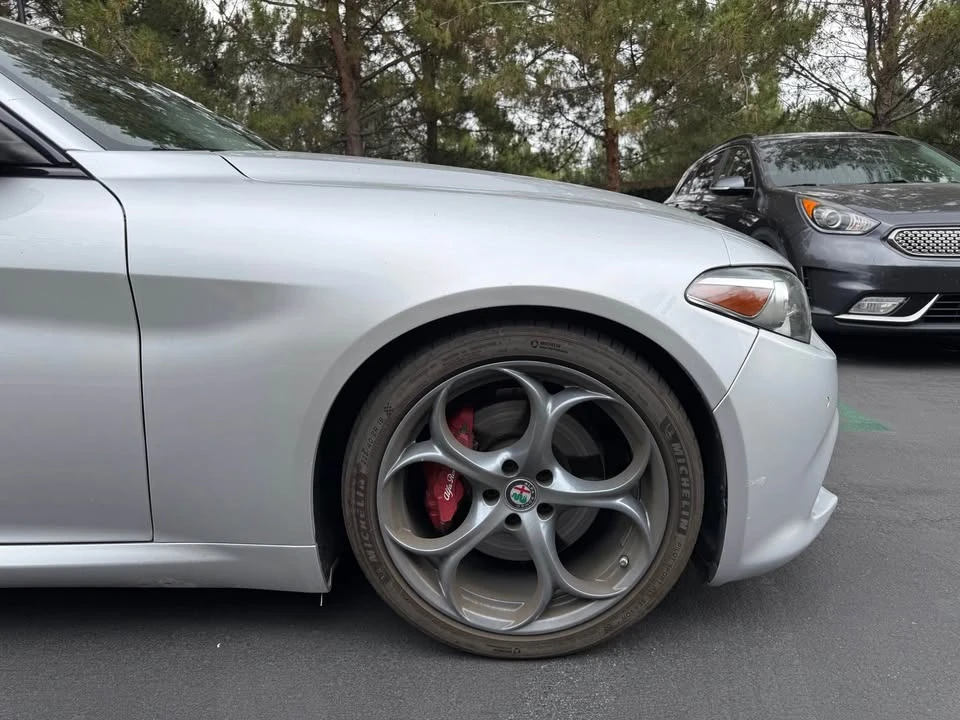 2017 Alfa Romeo Giulia - Image 5 of 16
