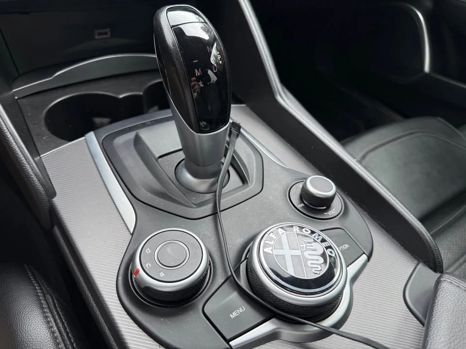 2017 Alfa Romeo Giulia - Image 16 of 16