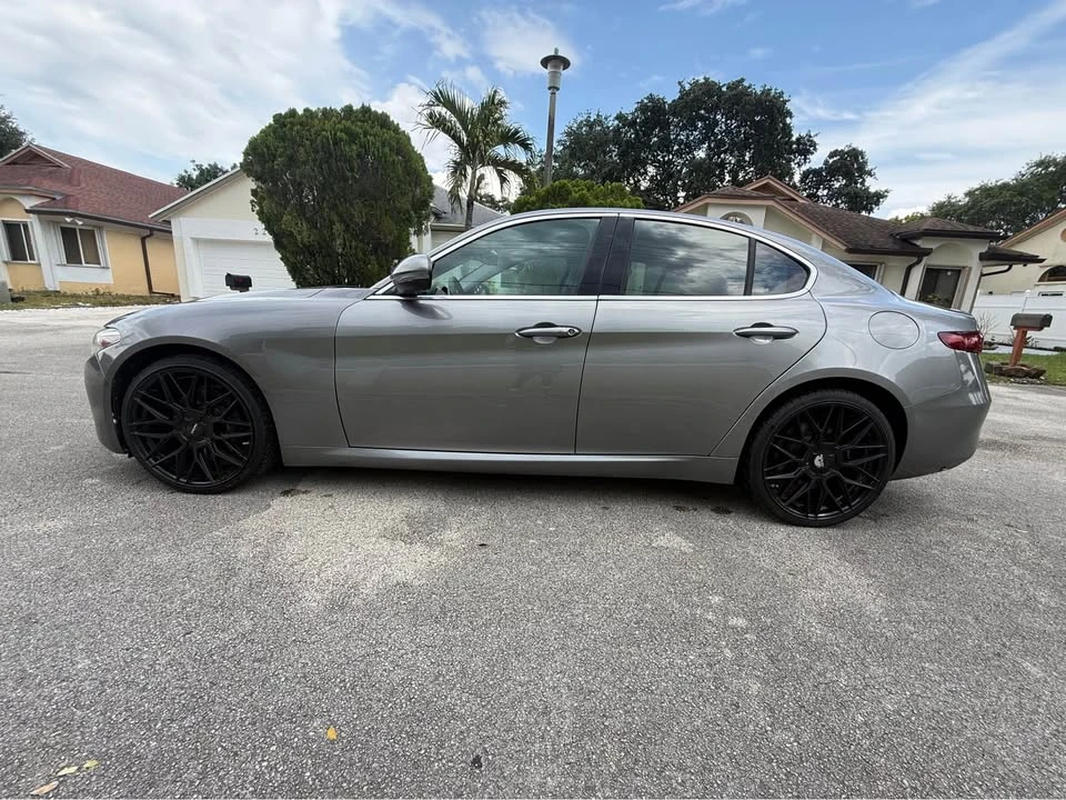 2017 Alfa Romeo Giulia - Image 5 of 13
