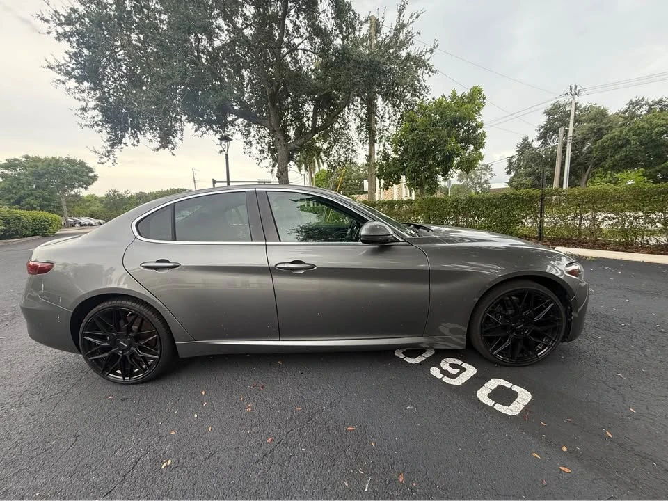 2017 Alfa Romeo Giulia - Image 5 of 13