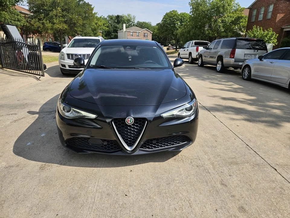2017 Alfa Romeo Giulia - Image 4 of 10