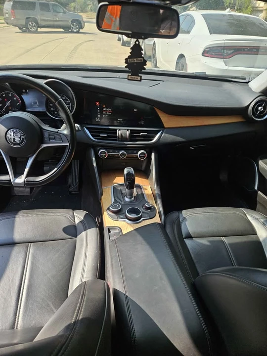 2017 Alfa Romeo Giulia - Image 10 of 10